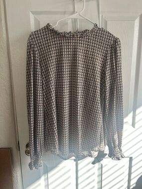 Adrianna Papell Black and Cream Houndstooth Long Sleeve Blouse